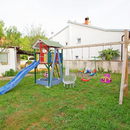Apartment Pineta In Village Valbandon Exterior foto