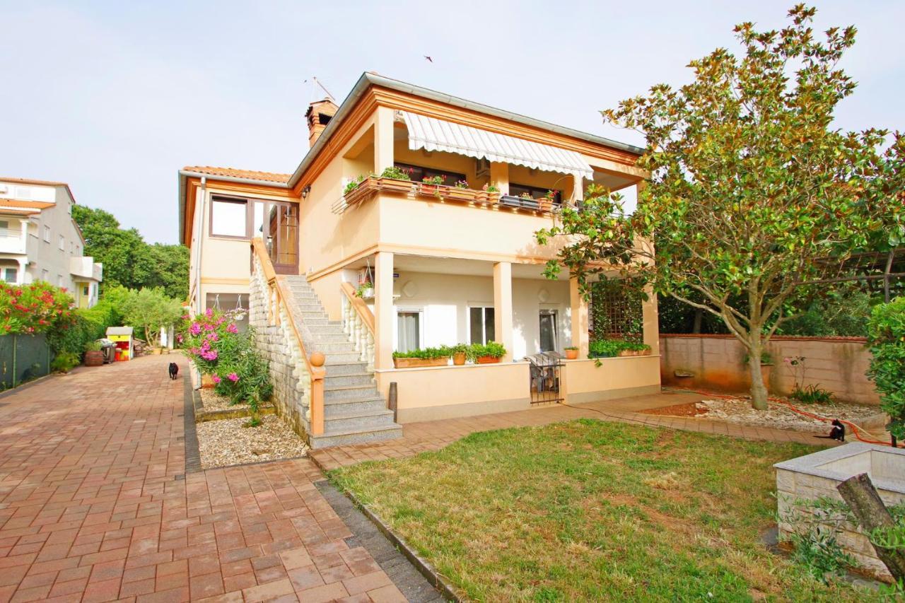 Apartment Pineta In Village Valbandon Exterior foto