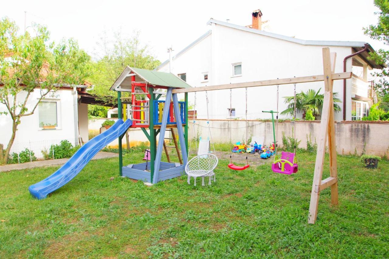 Apartment Pineta In Village Valbandon Exterior foto