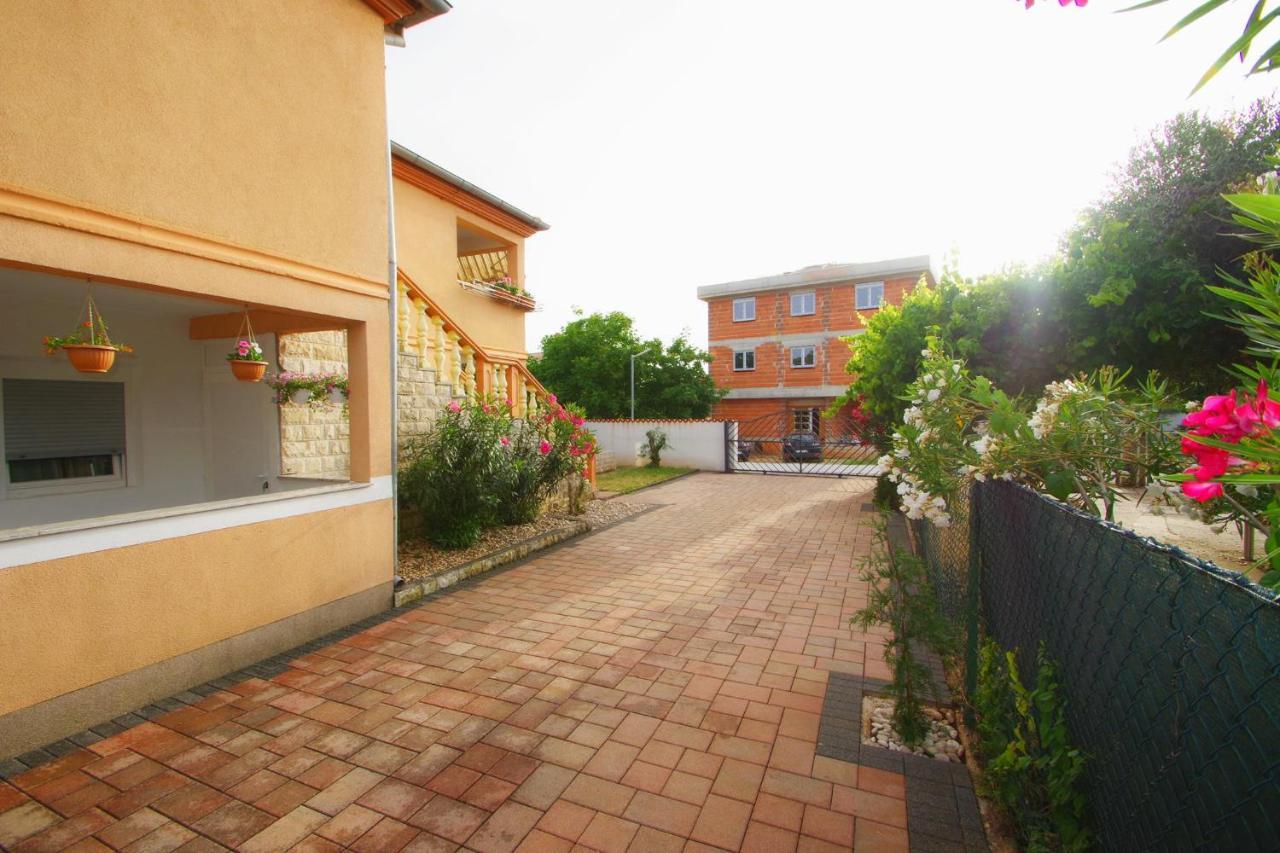 Apartment Pineta In Village Valbandon Exterior foto
