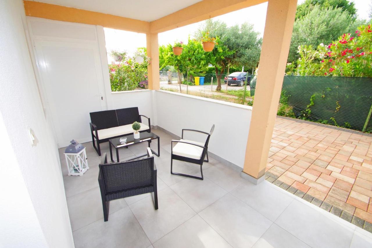 Apartment Pineta In Village Valbandon Exterior foto