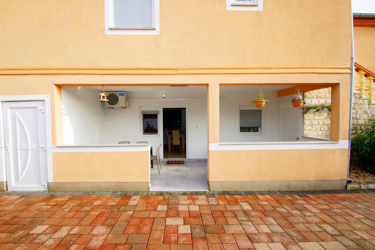 Apartment Pineta In Village Valbandon Exterior foto
