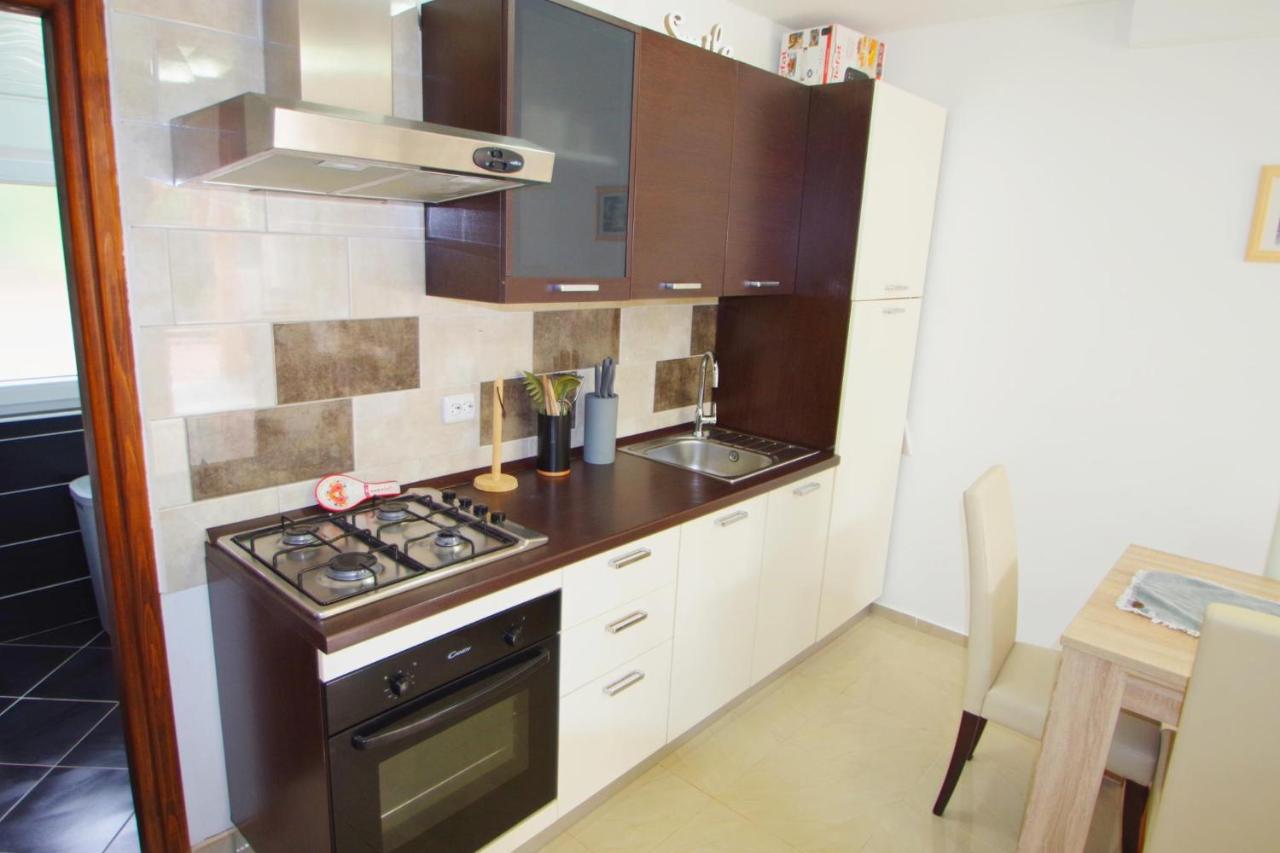 Apartment Pineta In Village Valbandon Exterior foto